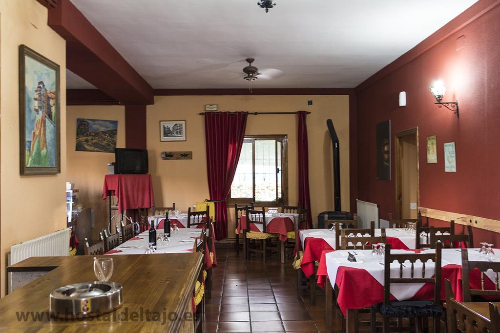 Hostal Del Tajo 페랄레호스 데 라스 트루차스 외부 사진