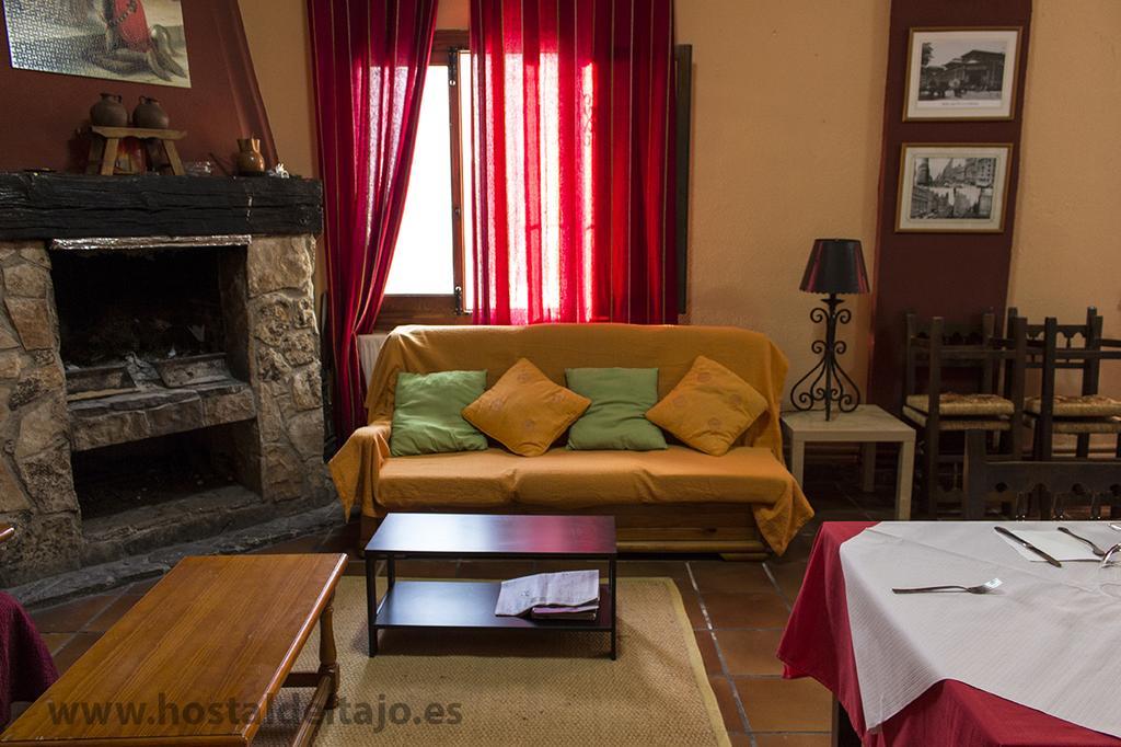 Hostal Del Tajo 페랄레호스 데 라스 트루차스 외부 사진