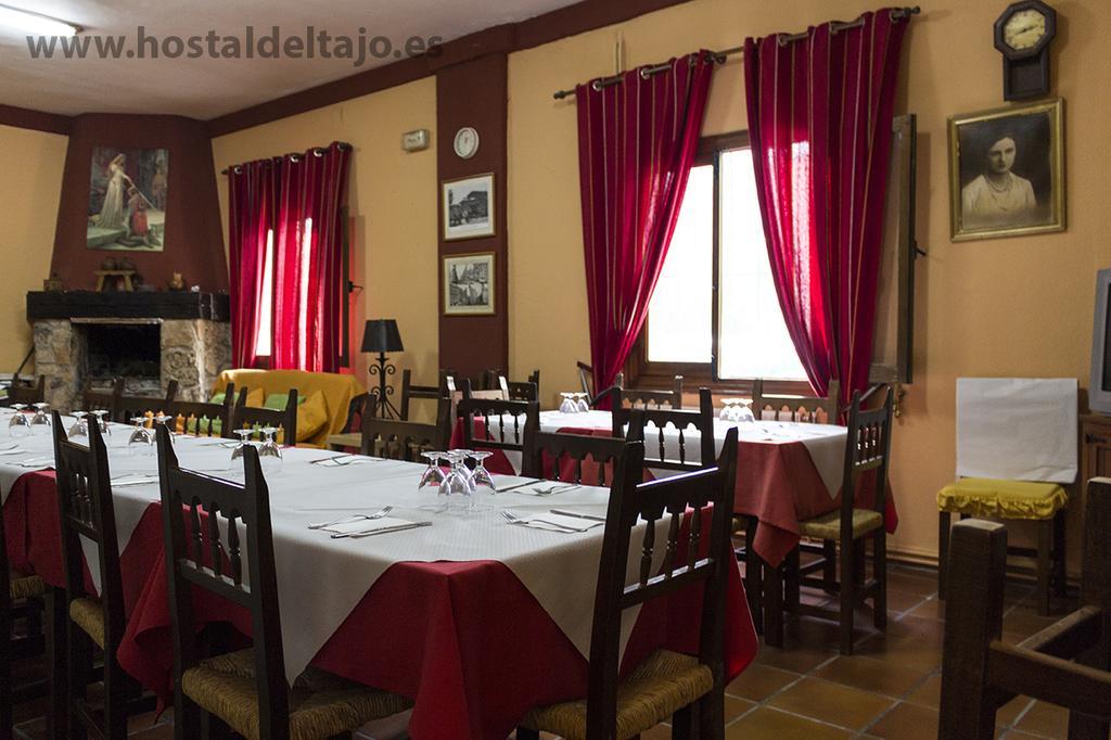 Hostal Del Tajo 페랄레호스 데 라스 트루차스 외부 사진