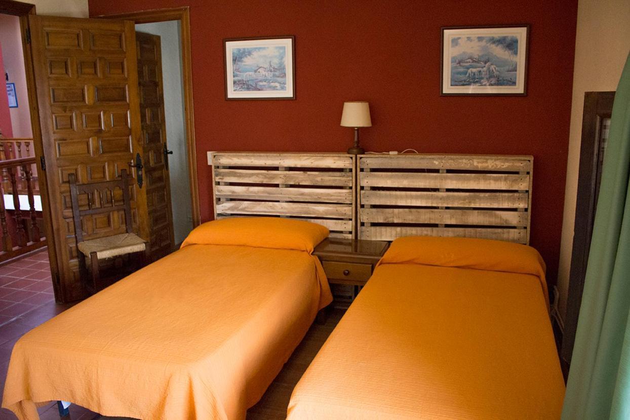 Hostal Del Tajo 페랄레호스 데 라스 트루차스 외부 사진