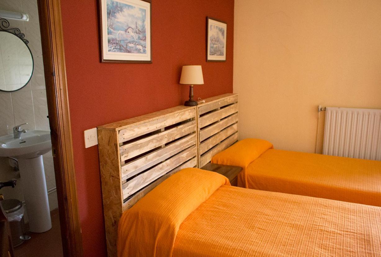 Hostal Del Tajo 페랄레호스 데 라스 트루차스 외부 사진